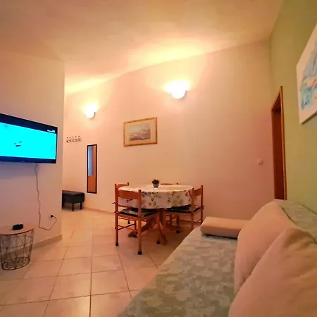 Mery Poljica (Trogir)